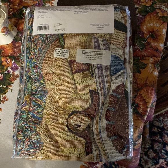 Disney Tapestry Woven Throw - Picture 3 of 7